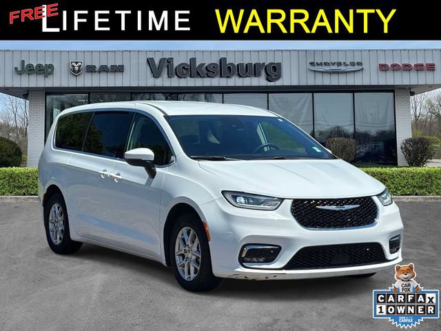 Used 2023 Chrysler Pacifica Touring-L FWD image 1