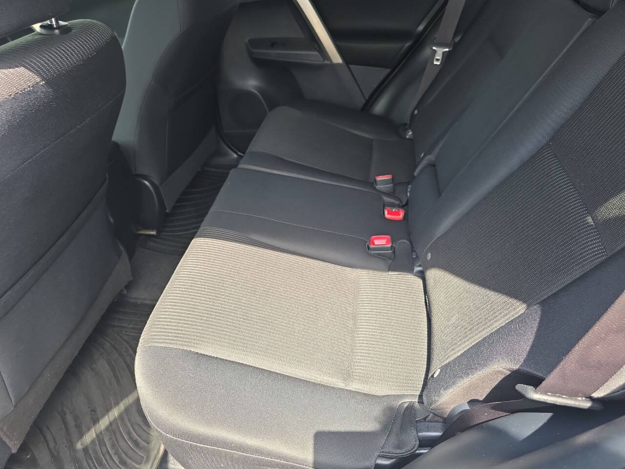 Used 2015 Toyota RAV4 LE AWD/4WD image 10