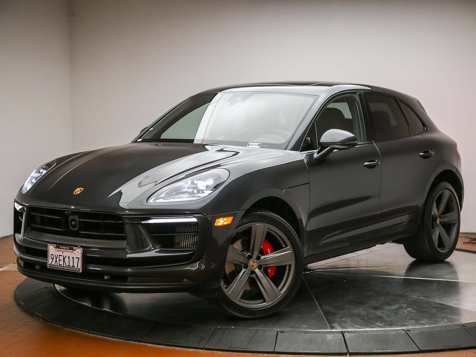 Certified 2025 Porsche Macan S AWD/4WD image 1