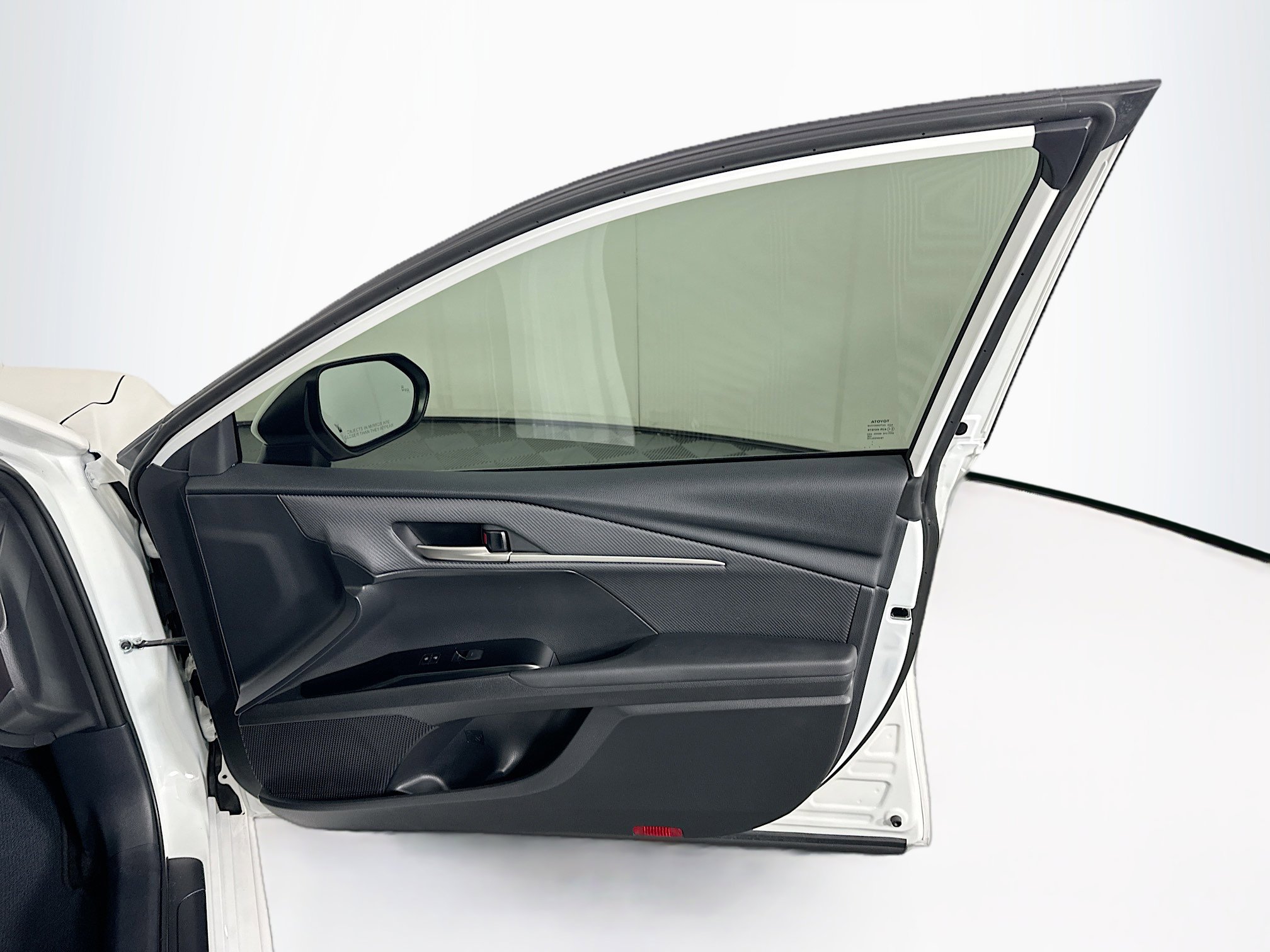 Used 2025 Toyota Camry SE image 30