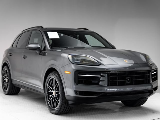 Certified 2024 Porsche Cayenne AWD/4WD image 32