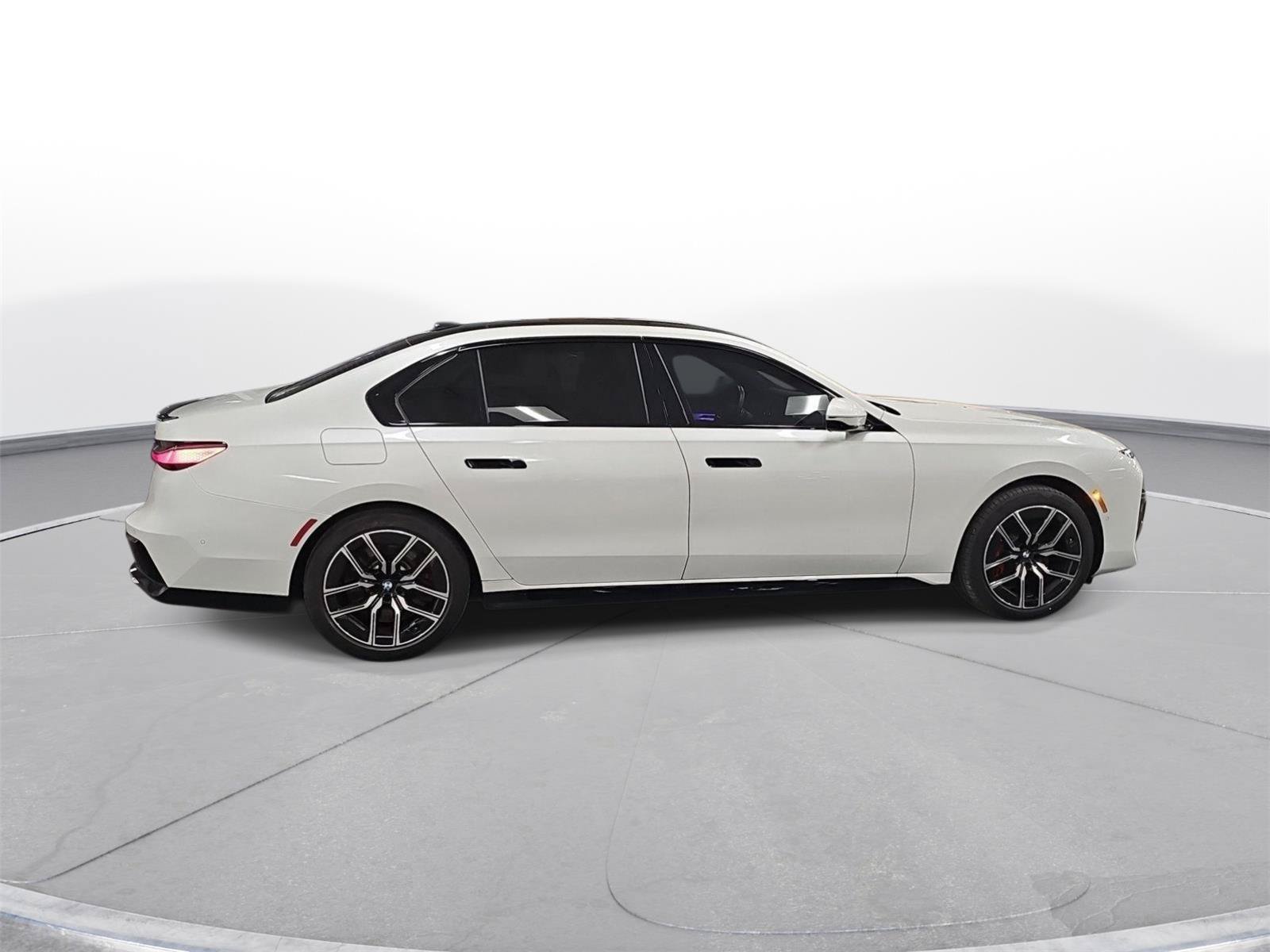 Used 2024 BMW 760i xDrive AWD/4WD image 5