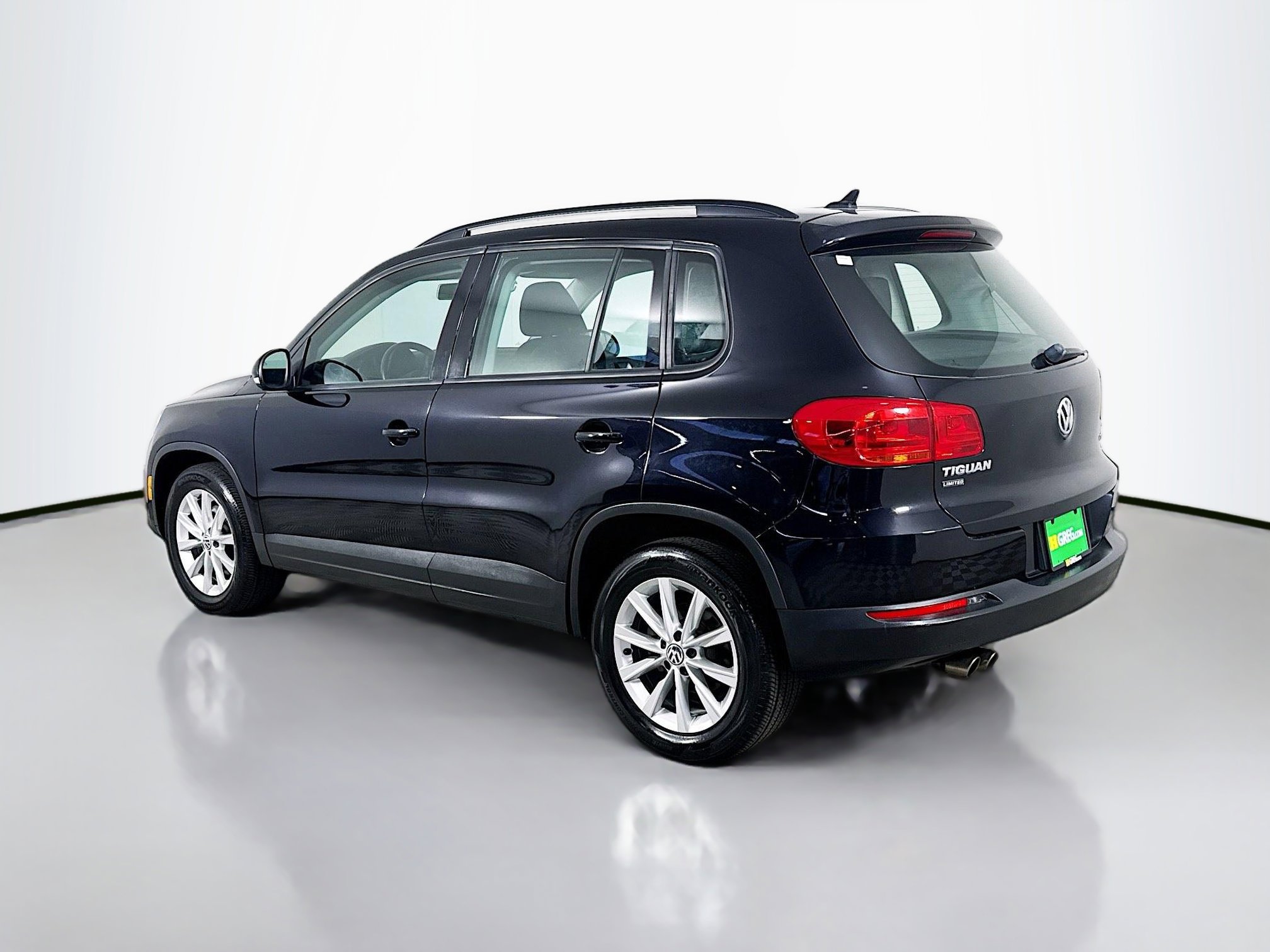 Used 2017 Volkswagen Tiguan S image 7