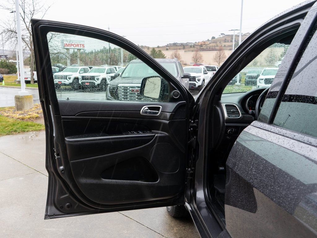 Used 2018 Jeep Grand Cherokee Altitude image 17