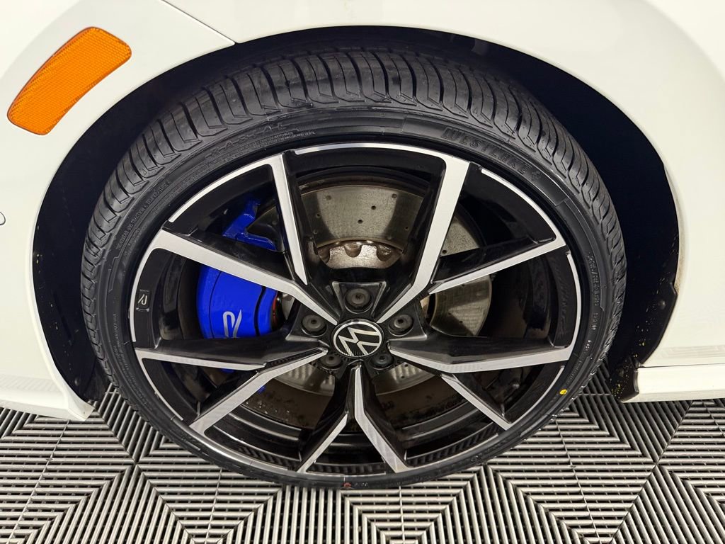 Used 2023 Volkswagen Golf R AWD/4WD image 12