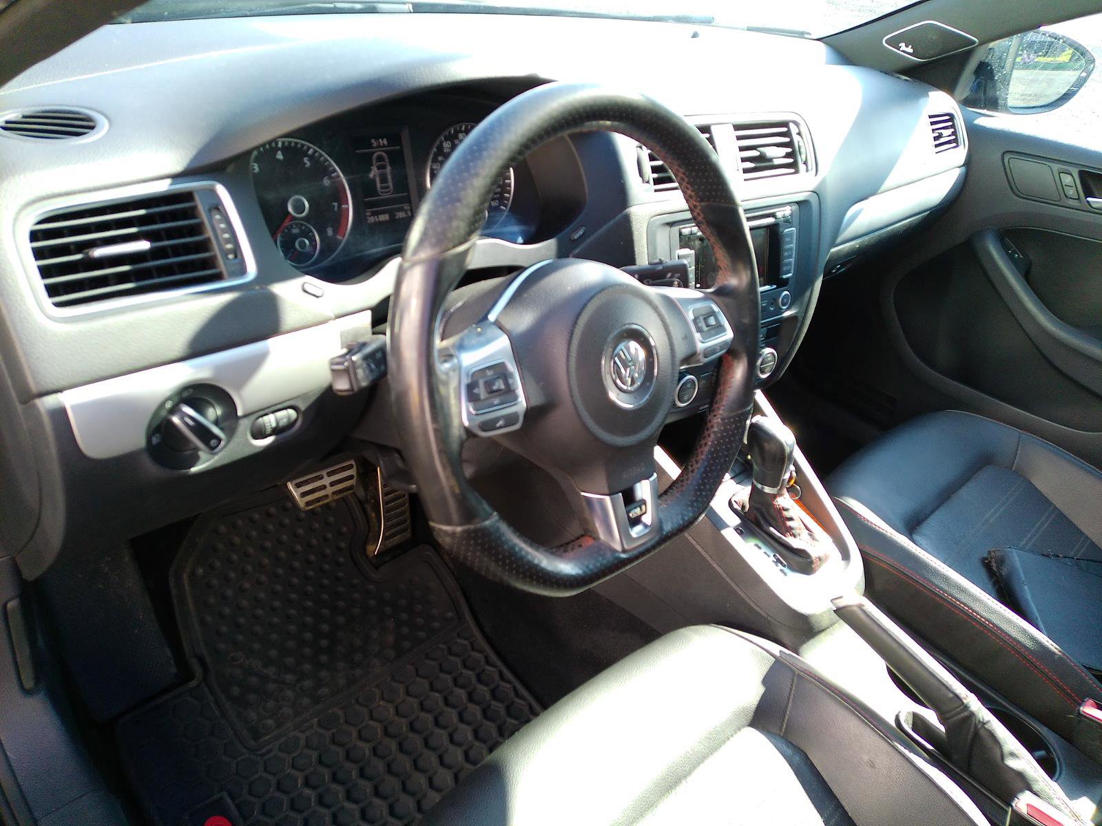 Used 2013 Volkswagen Jetta GLI Autobahn FWD image 9
