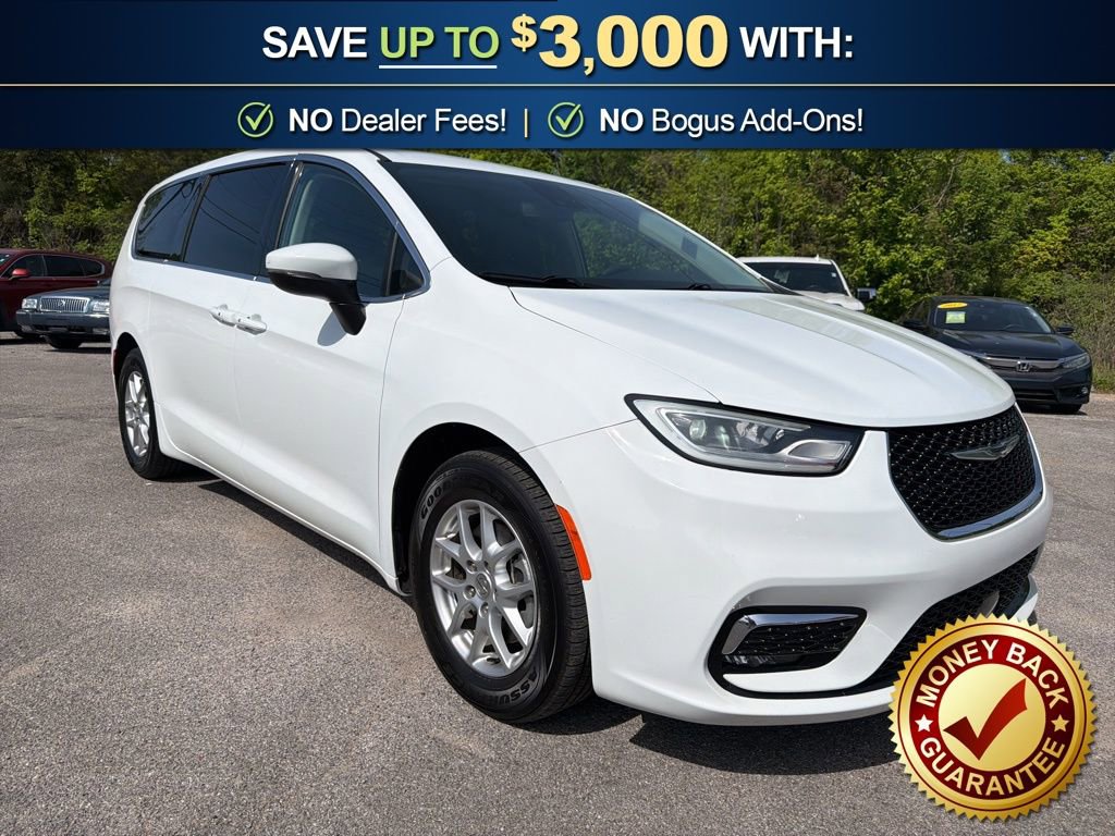 Used 2023 Chrysler Pacifica Touring-L image 4