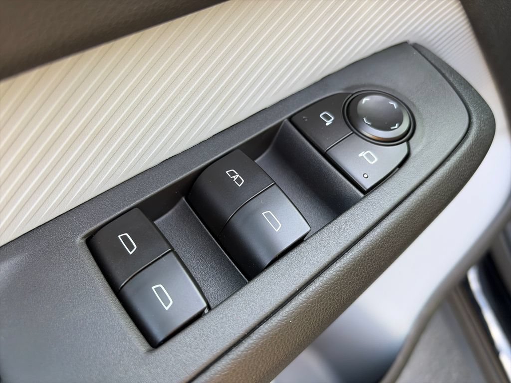 New 2027 Chevrolet Bolt RS w/ Technology Package FWD image 17