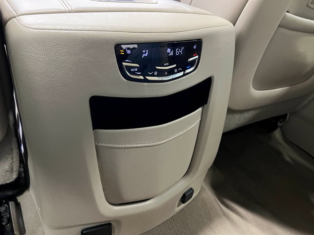 Used 2017 Cadillac Escalade Luxury AWD/4WD image 31