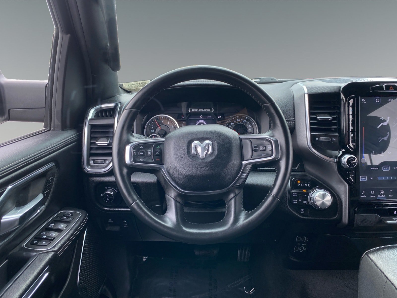Used 2024 RAM 1500 Laramie AWD/4WD image 12