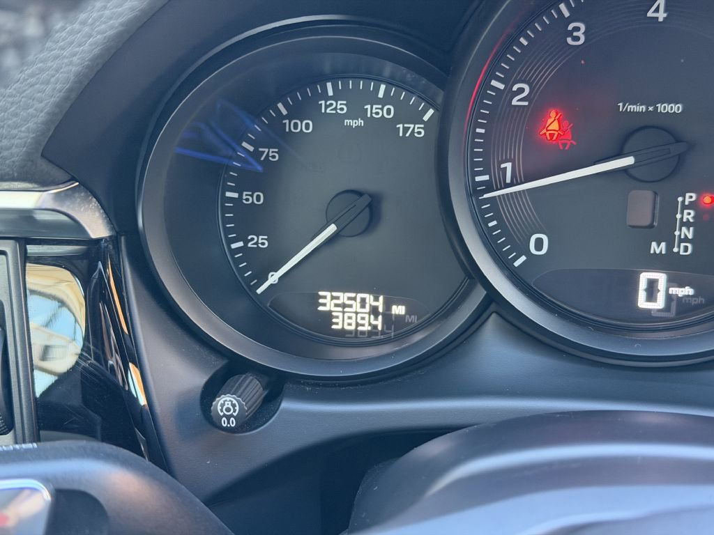 Used 2022 Porsche Macan w/ Premium Package image 39