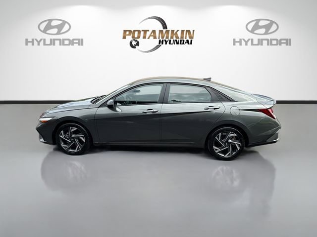 Certified 2025 Hyundai Elantra Sport FWD image 8
