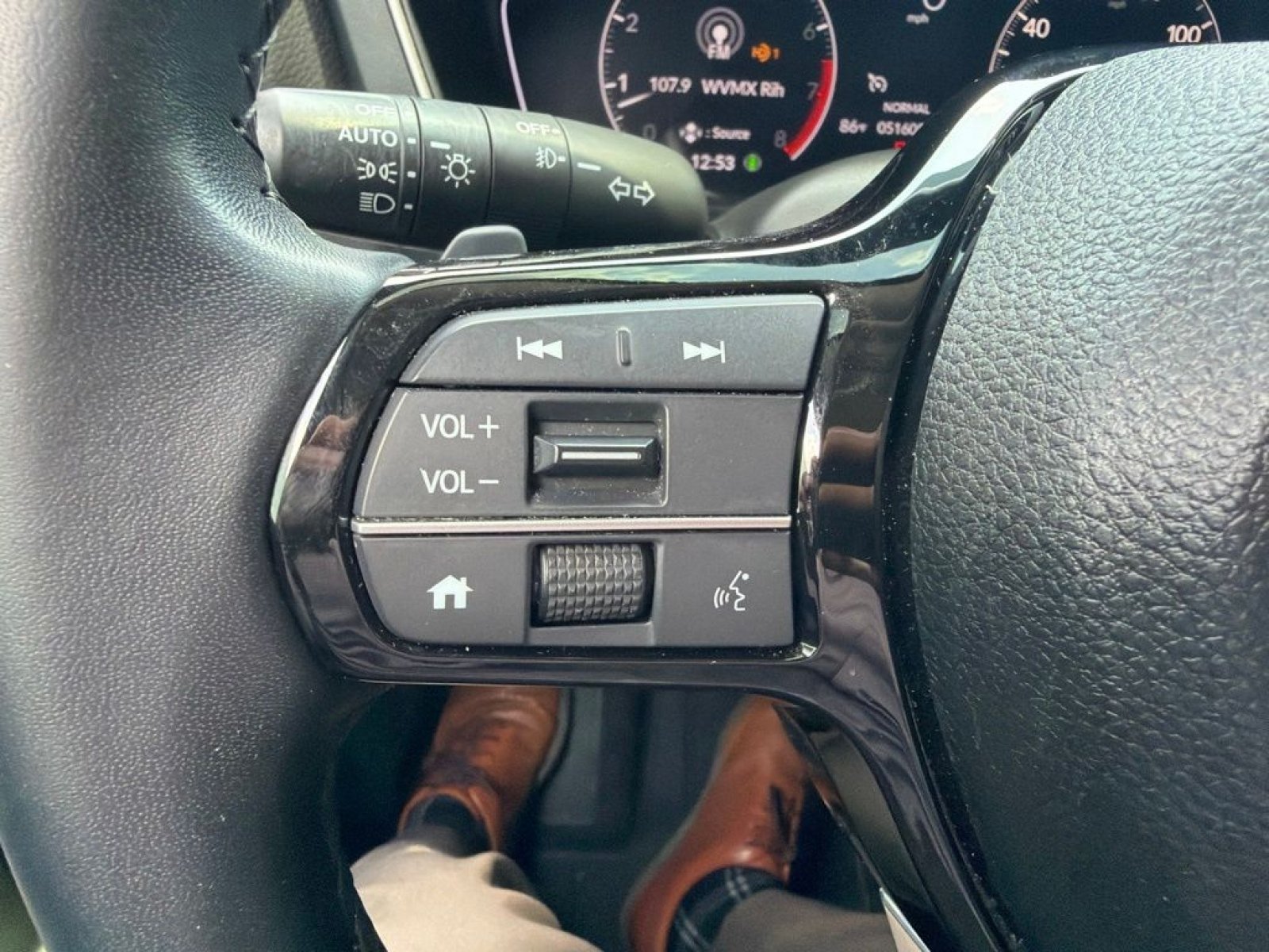 Used 2024 Honda Pilot Touring image 21