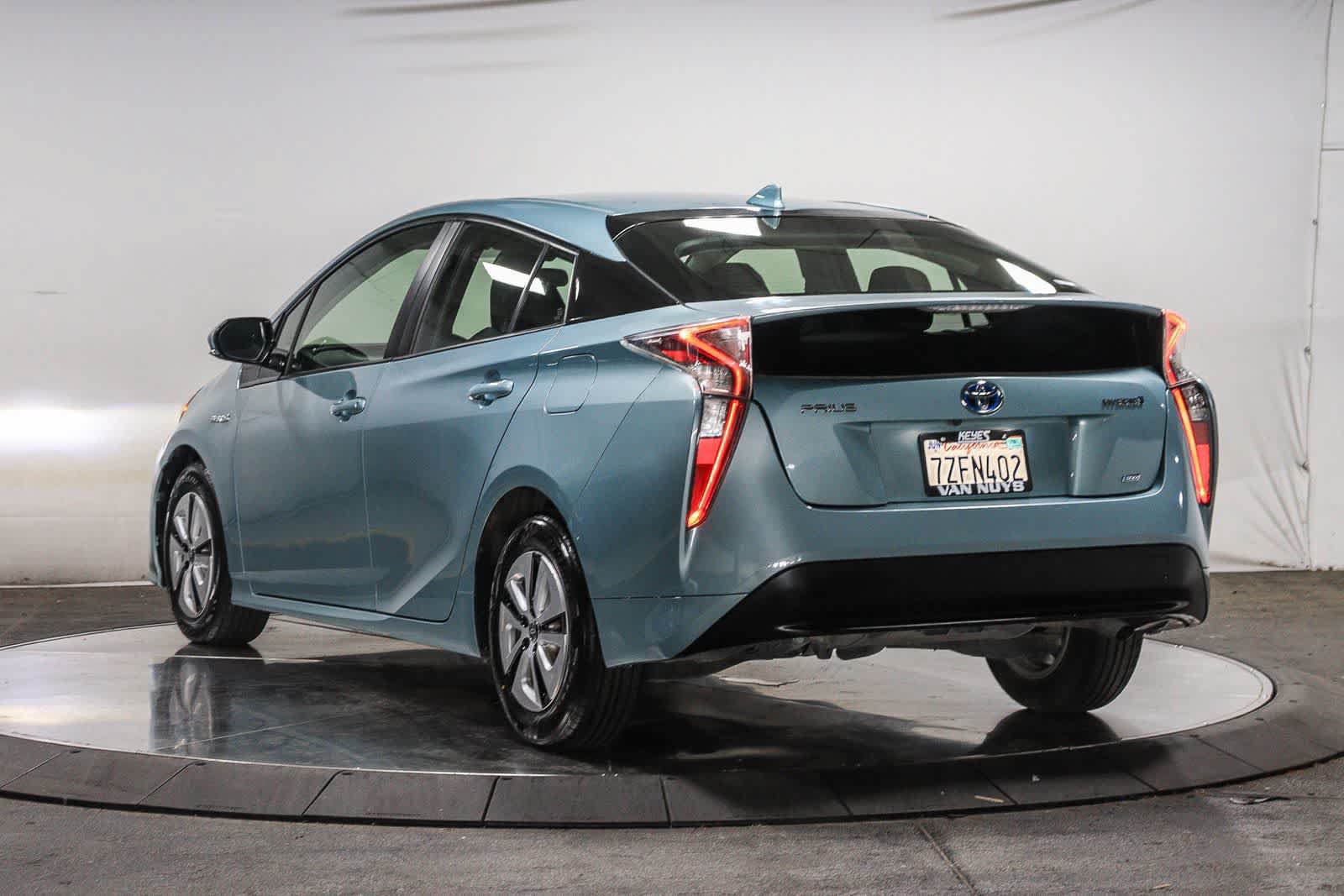 Certified 2017 Toyota Prius Two w/ Carpet Mat Package FWD image 3