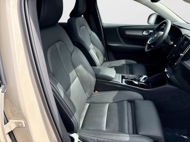 Certified 2025 Volvo XC40 B5 Ultra AWD/4WD image 31