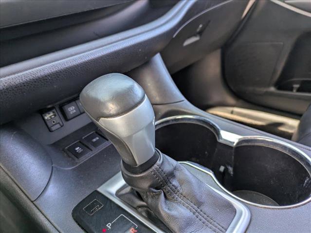Used 2017 Toyota Highlander SE image 12