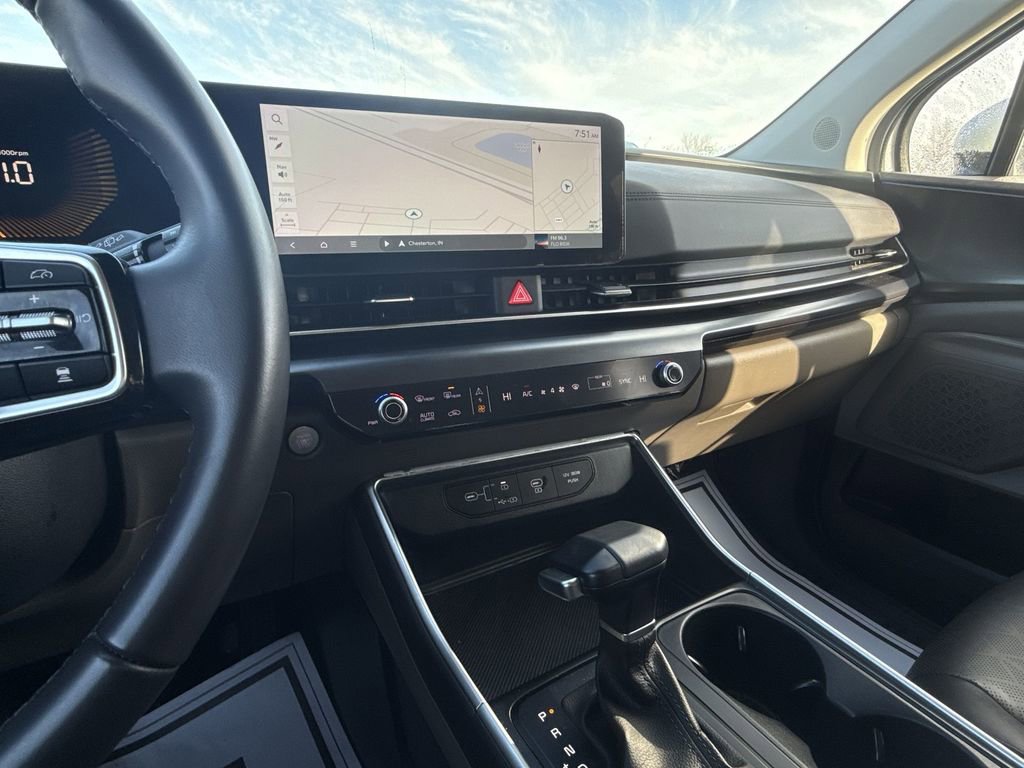 Used 2025 Kia Carnival image 19