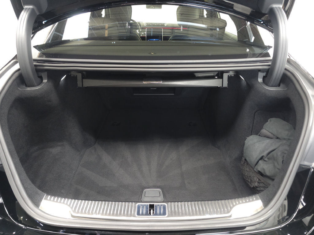 Used 2025 Mercedes-Benz S 580 4MATIC Sedan image 32