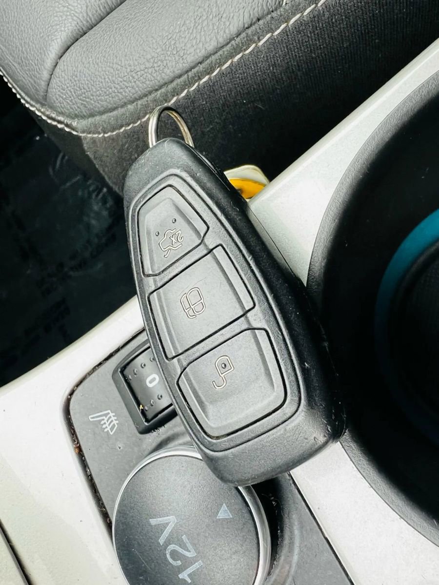 Used 2013 Ford C-MAX SEL image 38
