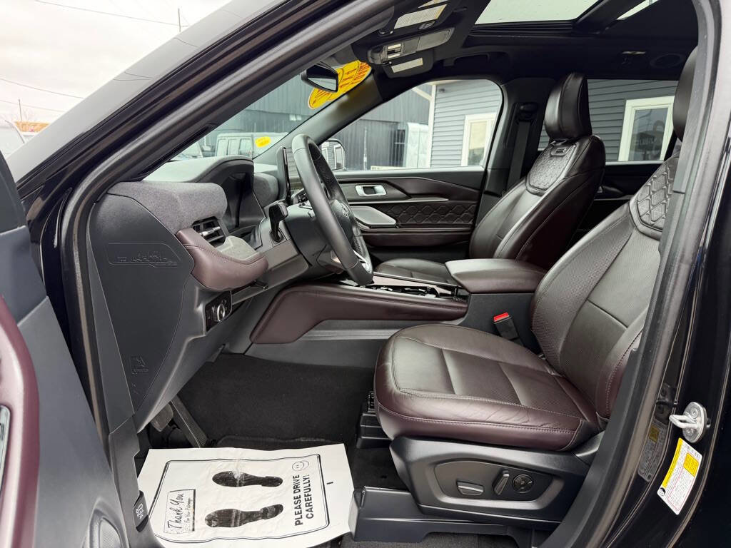 Used 2025 Ford Explorer Platinum w/ LUX Leather Package image 12