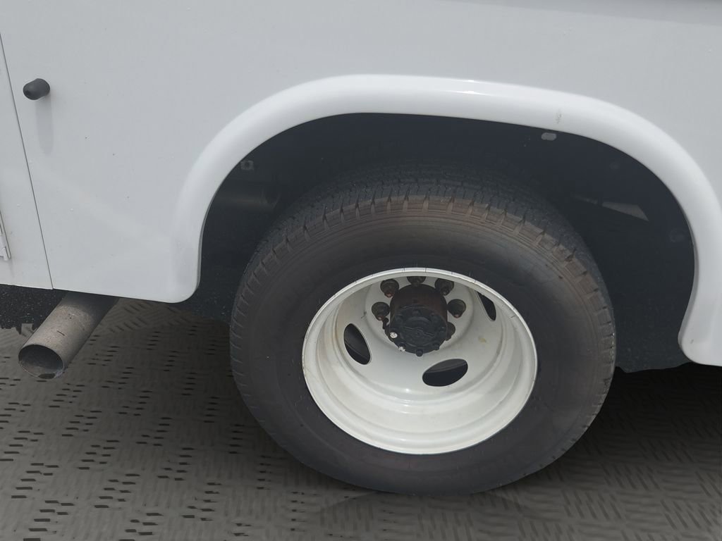 Used 2024 Ford E-450 and Econoline 450 Super Duty w/ Power Windows & Locks Group RWD image 15