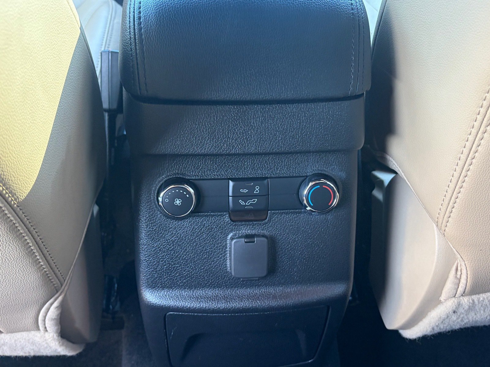 Used 2017 Ford Explorer XLT w/ Equipment Group 202A FWD image 28