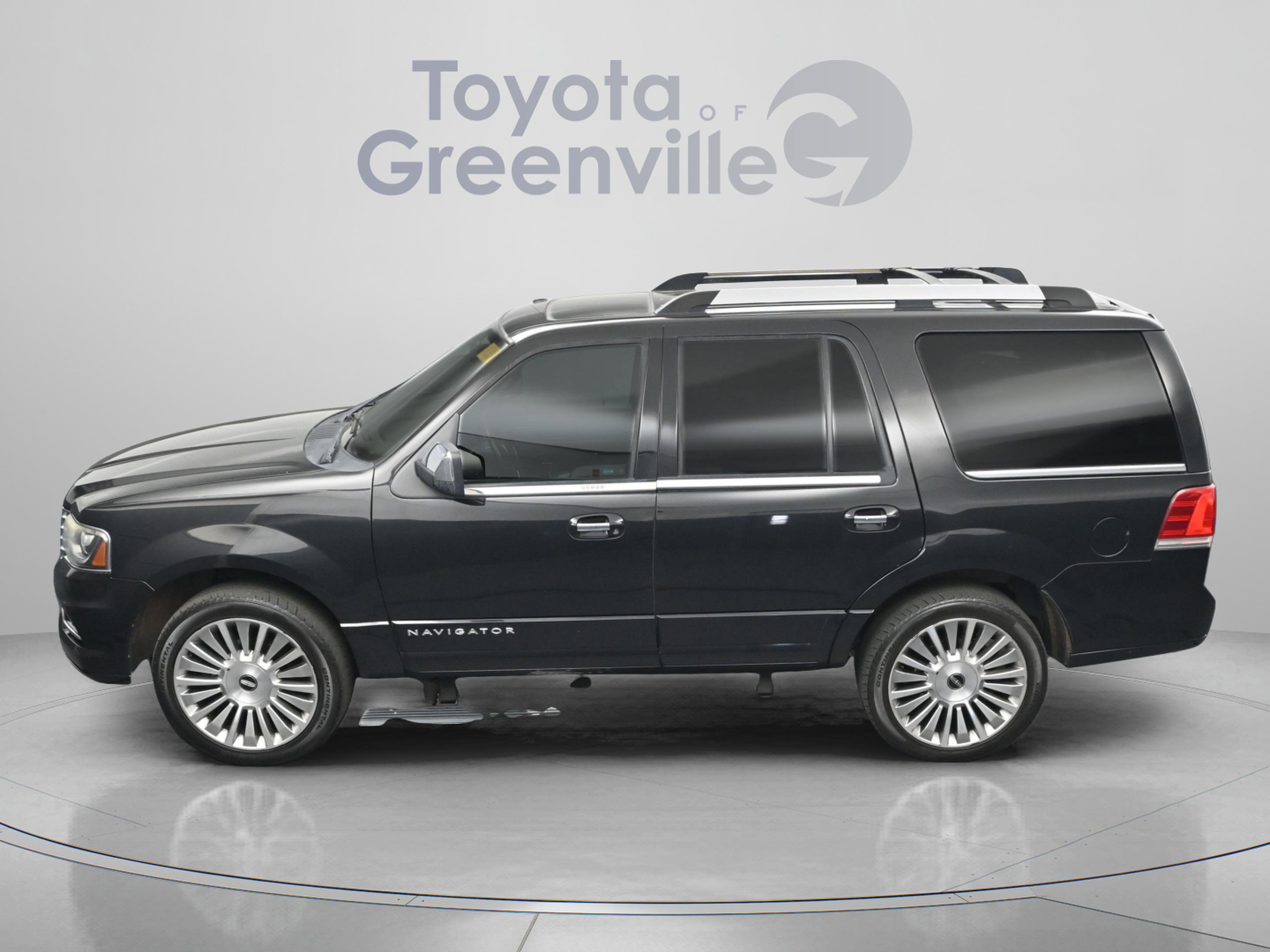 Used 2015 Lincoln Navigator 4WD image 4