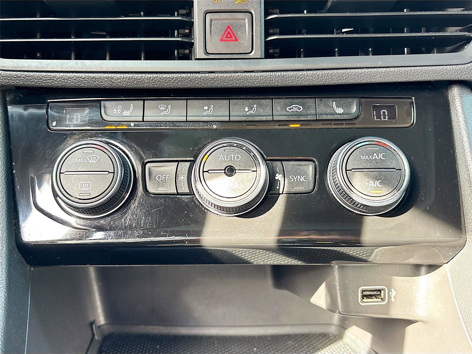 Used 2019 Volkswagen Jetta R-Line w/ R-Line Cold Weather Package image 16