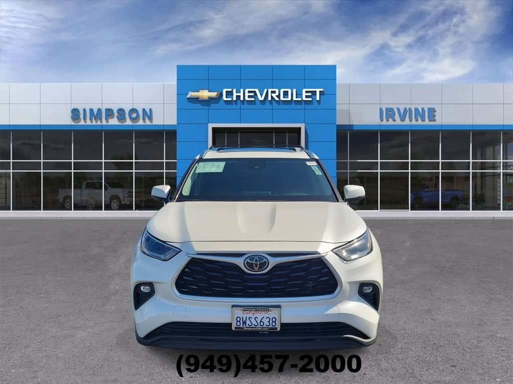 Used 2021 Toyota Highlander XLE FWD image 3