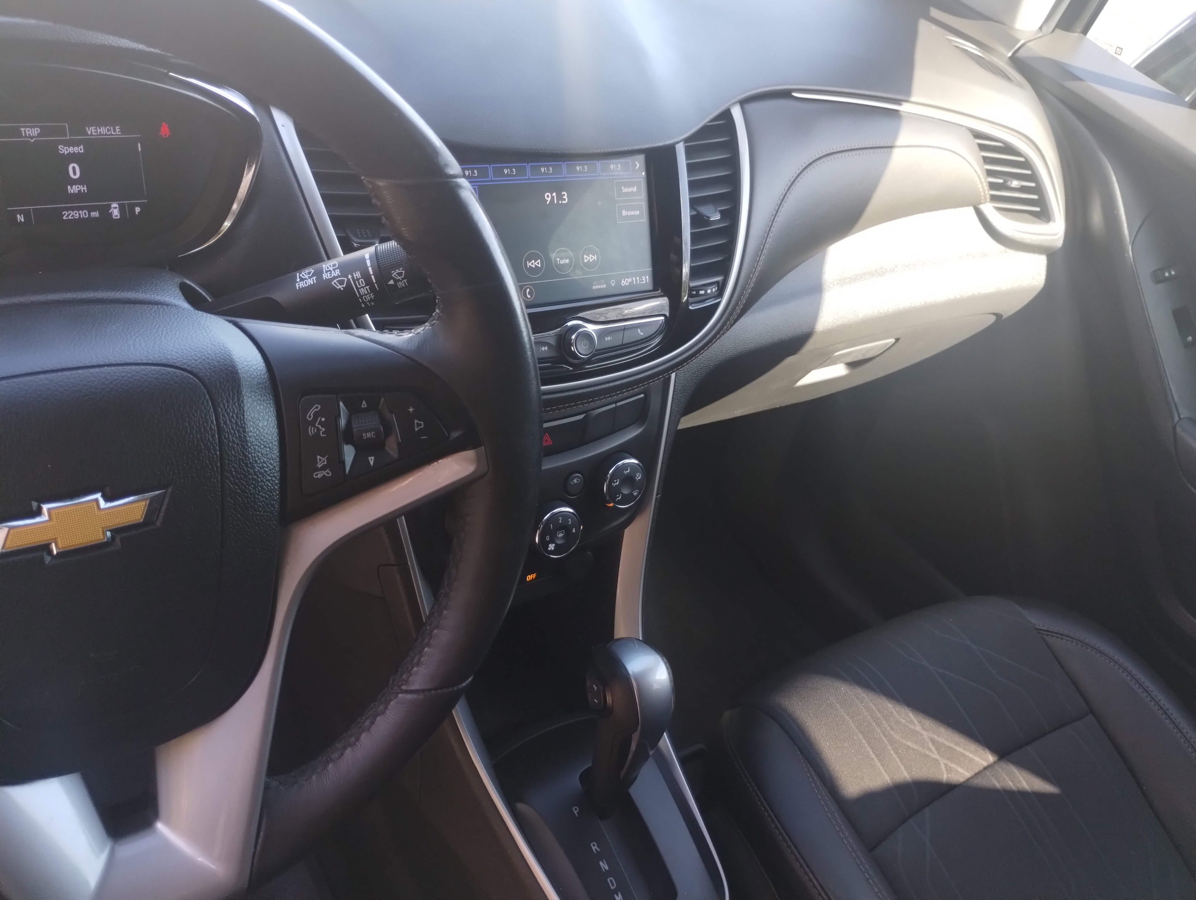 Used 2020 Chevrolet Trax LT w/ LT Convenience Package image 12