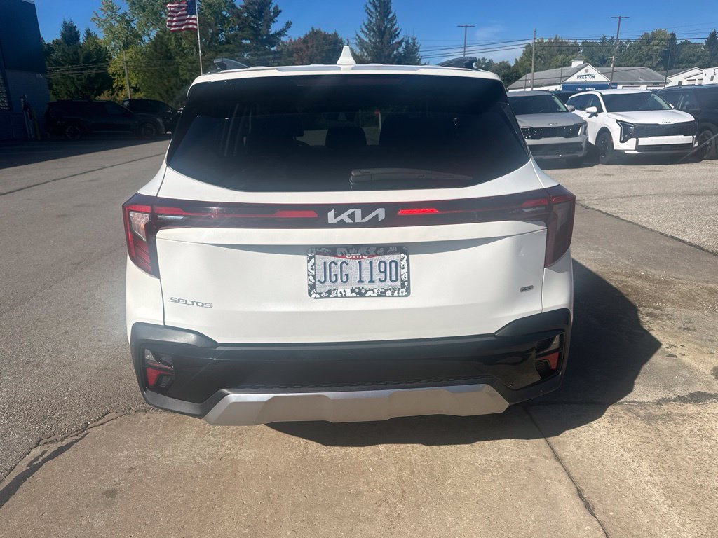 Used 2024 Kia Seltos EX AWD/4WD image 6