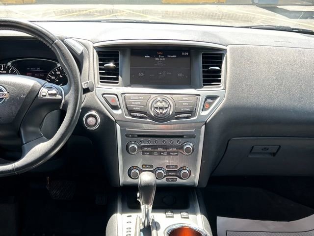 Used 2017 Nissan Pathfinder SL AWD/4WD image 26