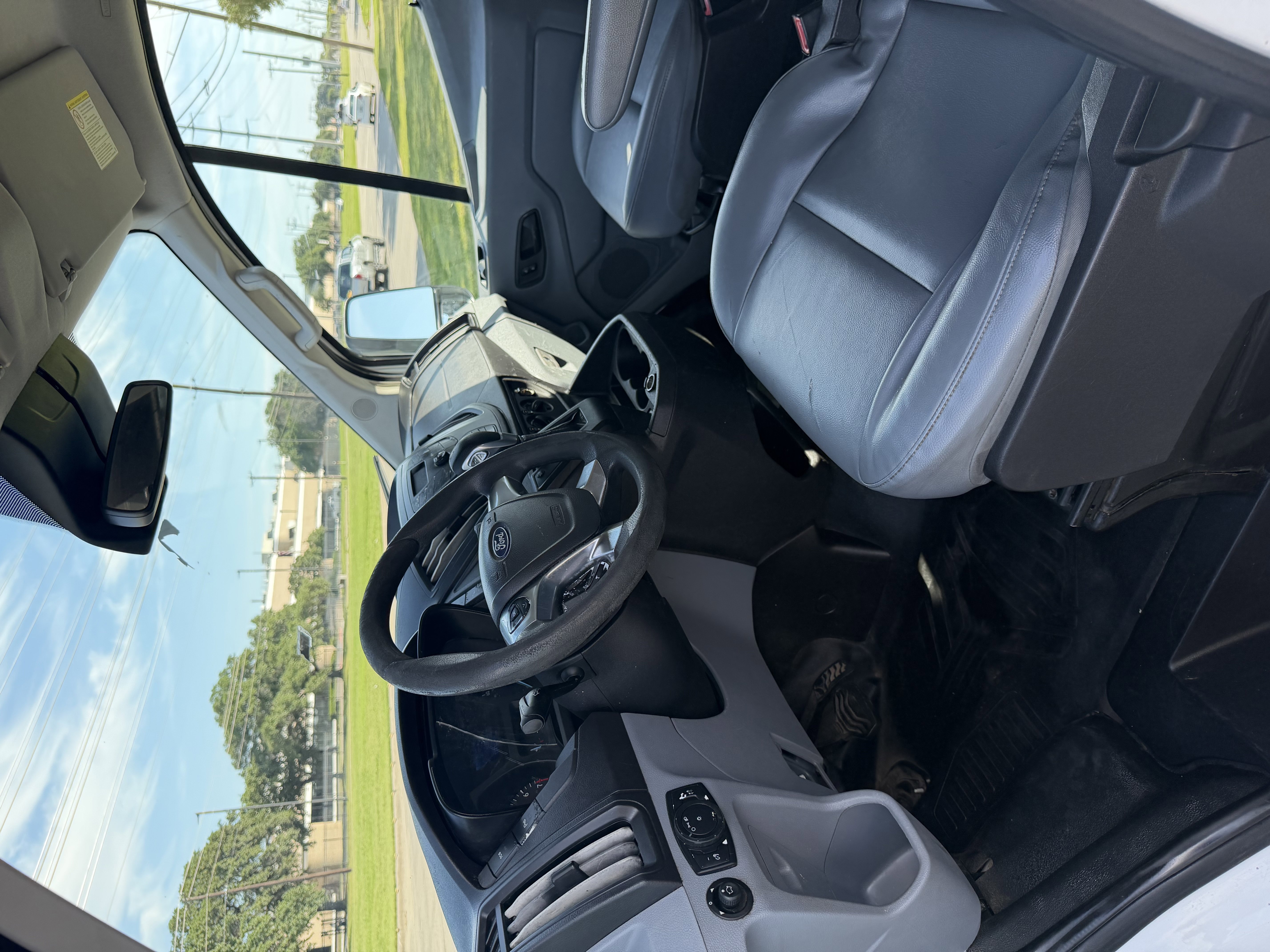 Used 2019 Ford Transit 150 130 Low Roof RWD image 5
