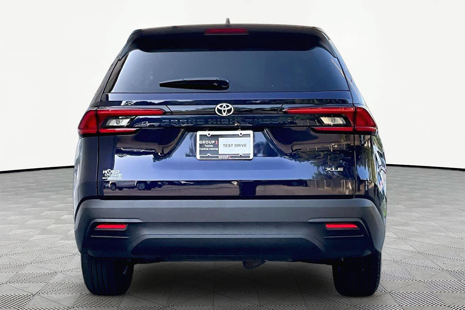 Used 2025 Toyota Grand Highlander FWD image 5