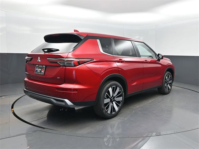 New 2025 Mitsubishi Outlander SE image 32