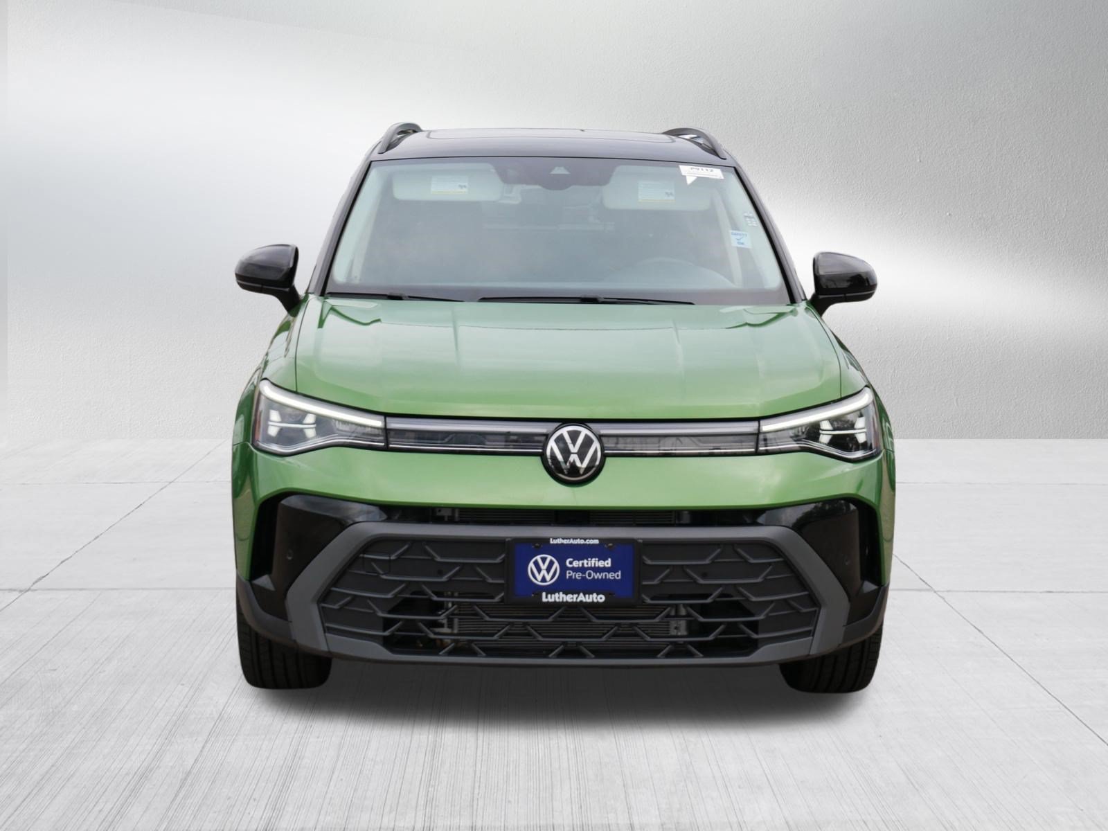 Certified 2025 Volkswagen Taos SE AWD/4WD image 2