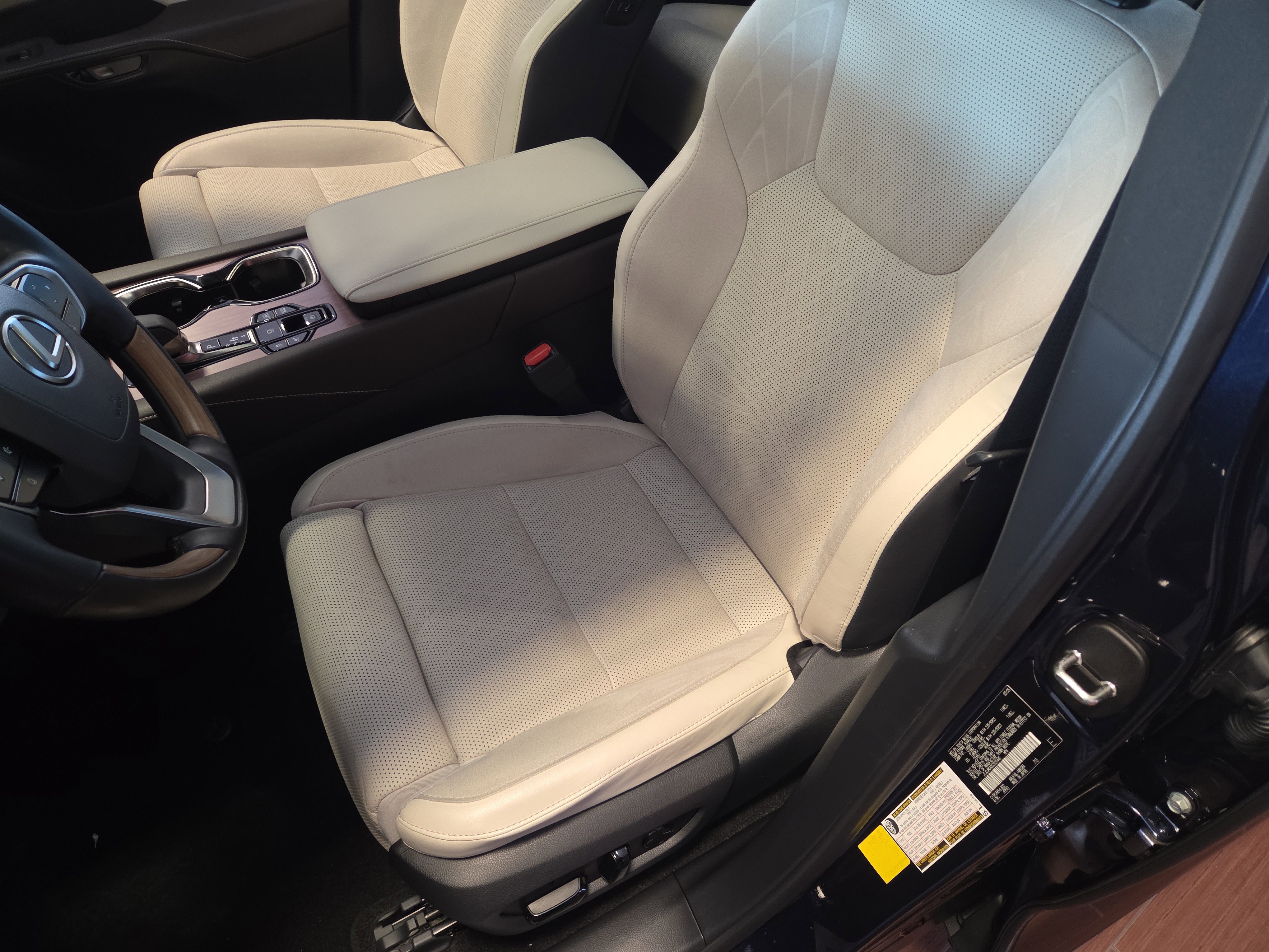 Certified 2025 Lexus RX 450h AWD w/ Convenience Package image 12