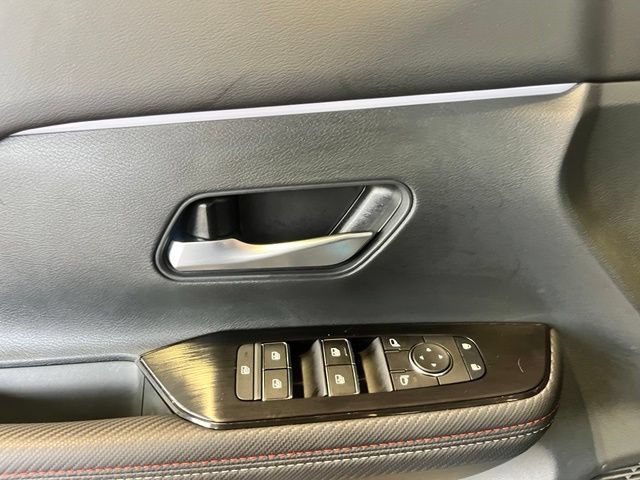Used 2025 Nissan Kicks SR FWD image 9