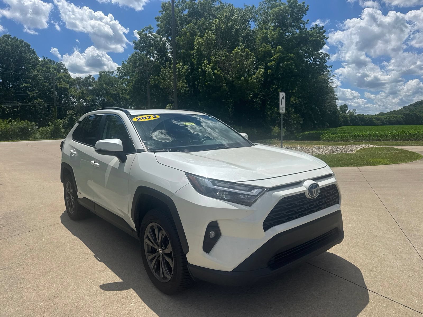 Used 2022 Toyota RAV4 XLE Premium AWD/4WD image 3