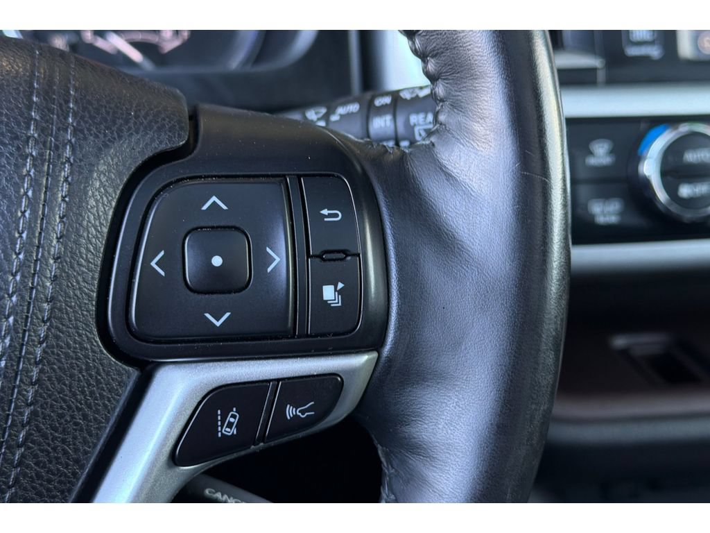 Used 2018 Toyota Highlander Limited Platinum AWD/4WD image 30