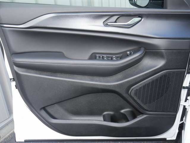 New 2025 Jeep Grand Cherokee Altitude image 15