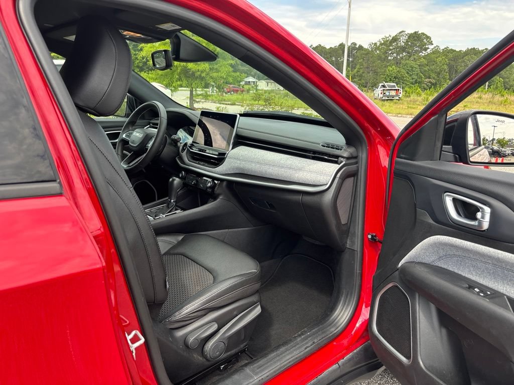 Used 2024 Jeep Compass Latitude AWD/4WD image 36