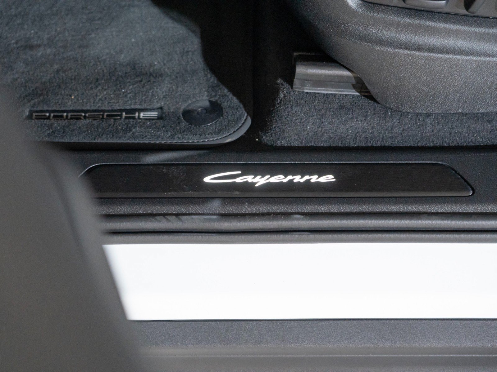 Certified 2026 Porsche Cayenne E-Hybrid AWD/4WD image 12