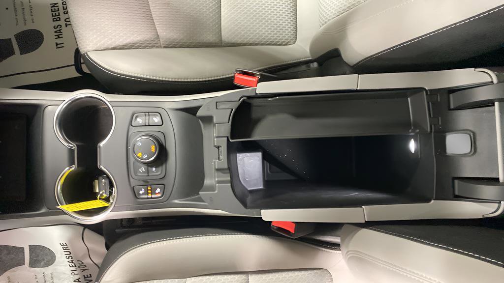 Used 2023 GMC Terrain SLE w/ Driver Convenience Package image 18