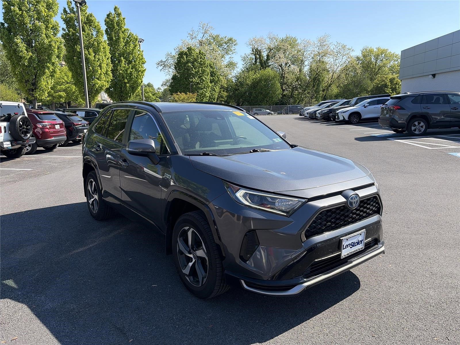 Used 2021 Toyota RAV4 SE w/ Weather & Moonroof Package AWD/4WD image 7