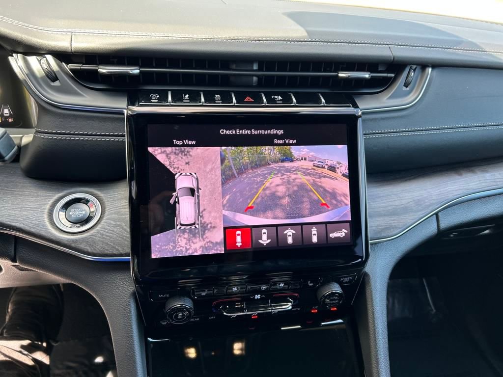 Used 2025 Jeep Grand Cherokee L Overland w/ Advanced Protech Group III image 17