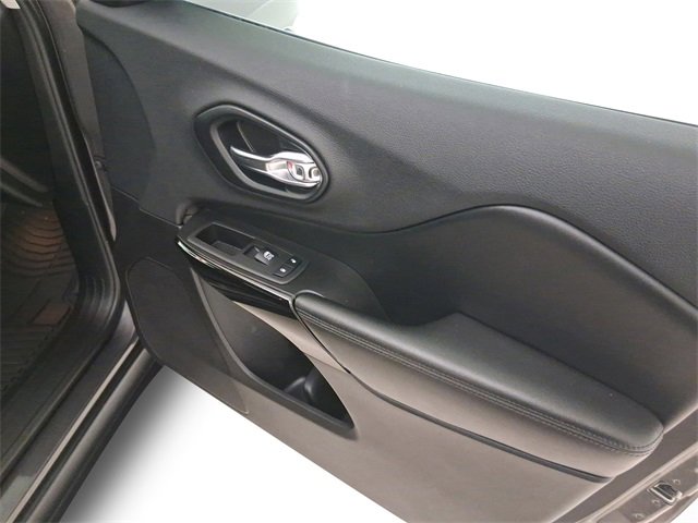 Used 2019 Jeep Cherokee Latitude Plus image 15