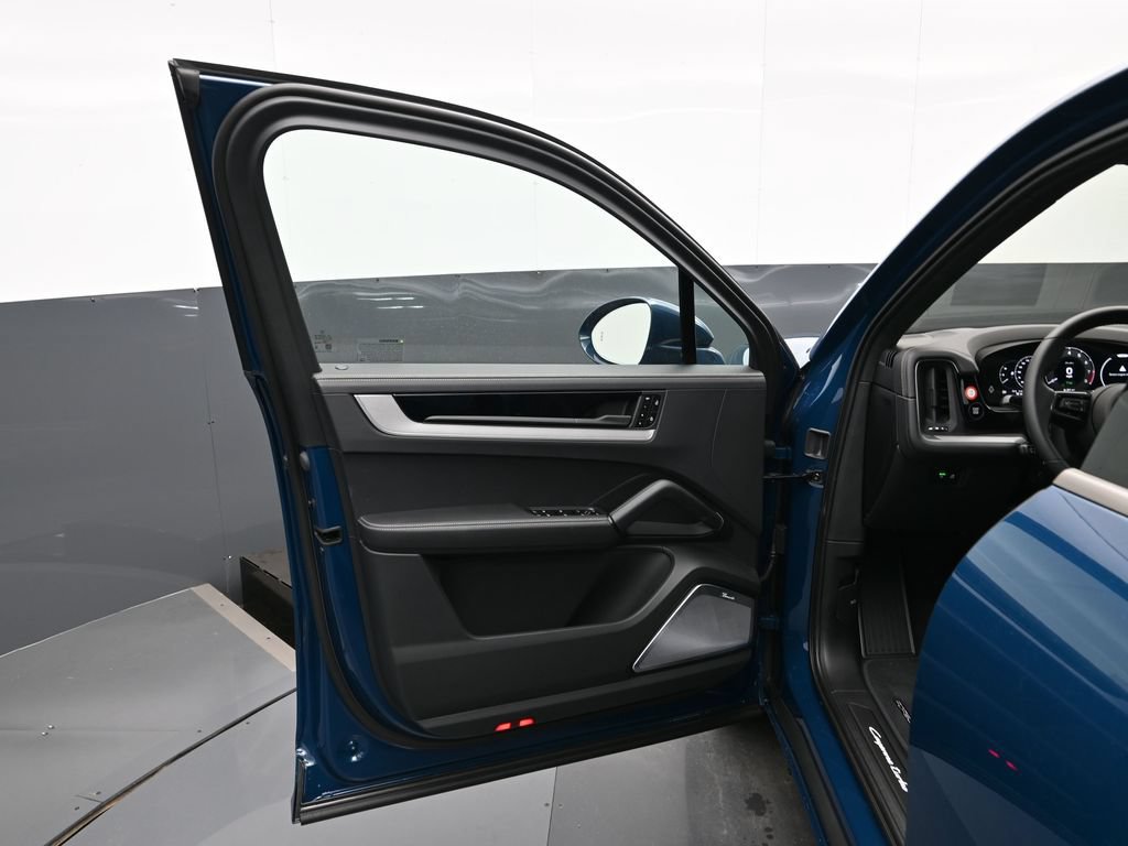 New 2026 Porsche Cayenne Turbo AWD/4WD image 8