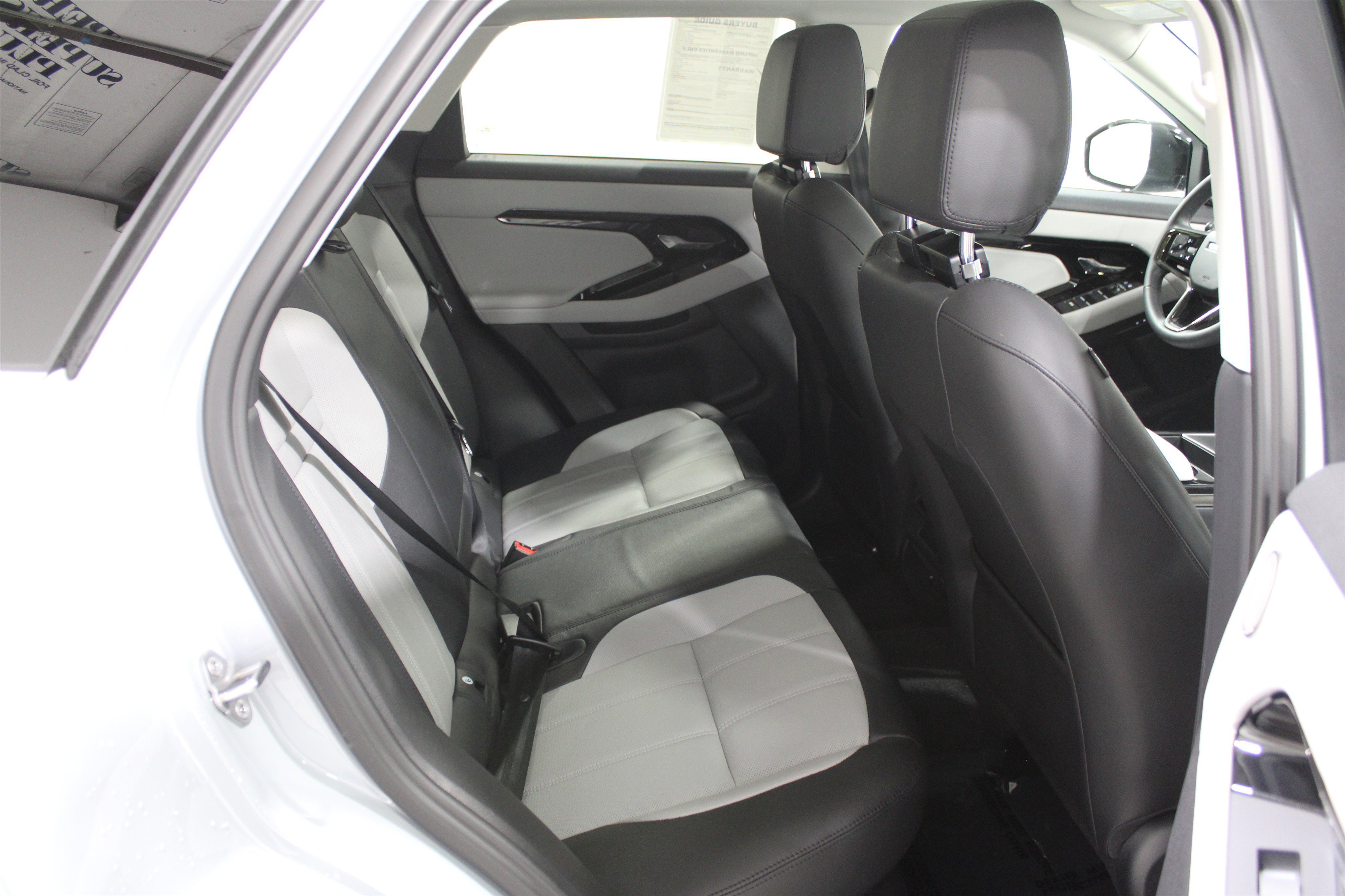 Used 2024 Land Rover Range Rover Evoque Dynamic SE AWD/4WD image 21