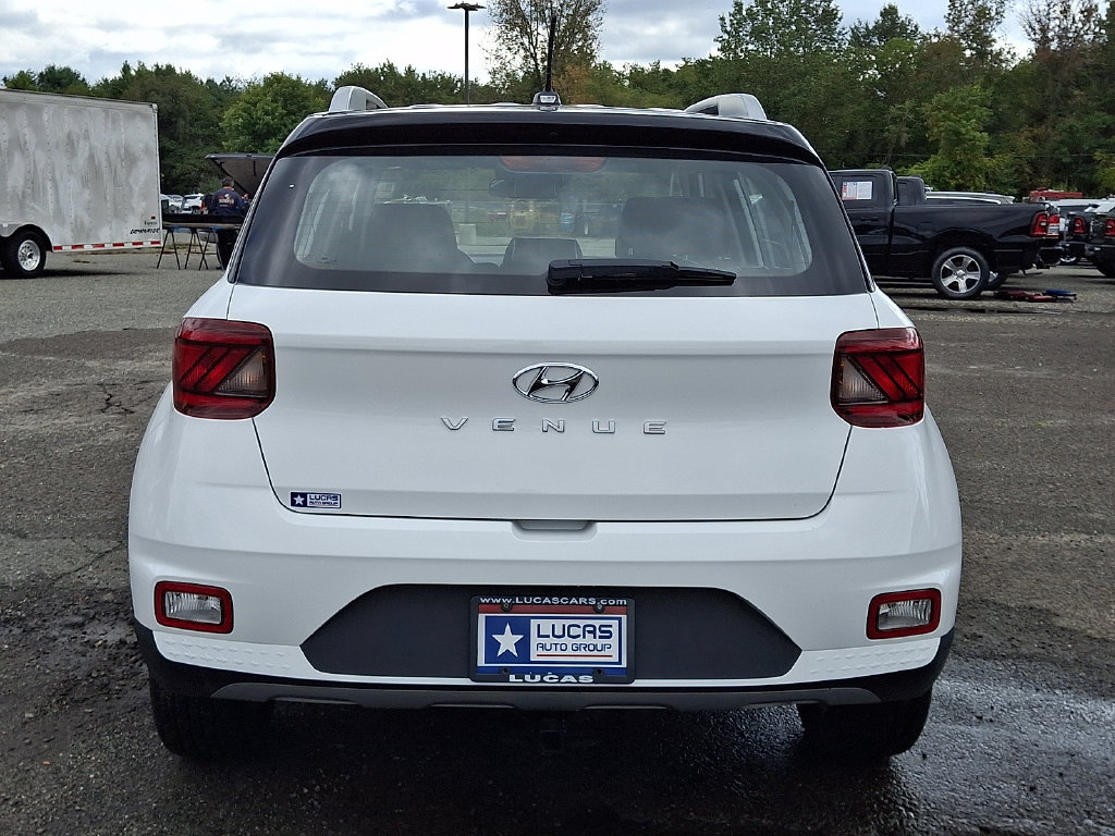 Used 2026 Hyundai Venue SEL FWD image 10